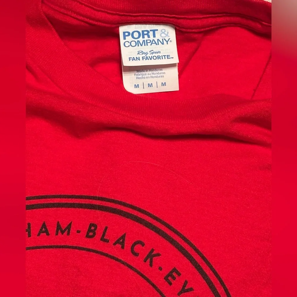 Mary Anne & Wanda’s Farm Fresh Red Tshirt Medium- From The Chicks song Earl NWOT - Picture 2 of 3